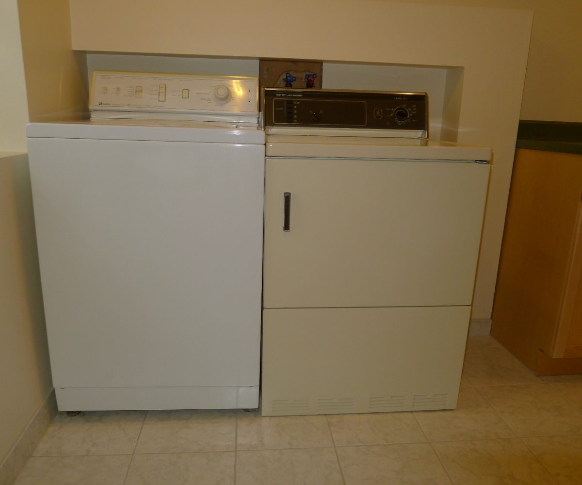 Ground Level - 3273 11th Avenue W, Vancouver BC V6K 2M9