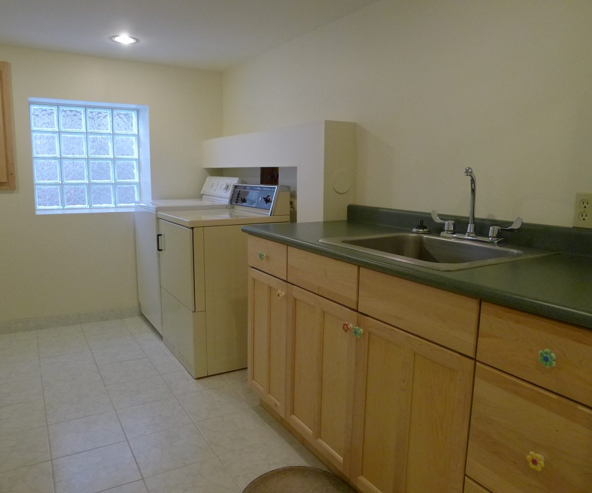 Ground Level - 3273 11th Avenue W, Vancouver BC V6K 2M9