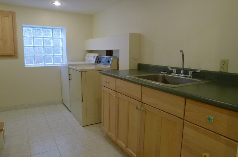 Ground Level - 3273 11th Avenue W, Vancouver BC V6K 2M9