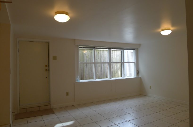 Ground Level - 3273 11th Avenue W, Vancouver BC V6K 2M9