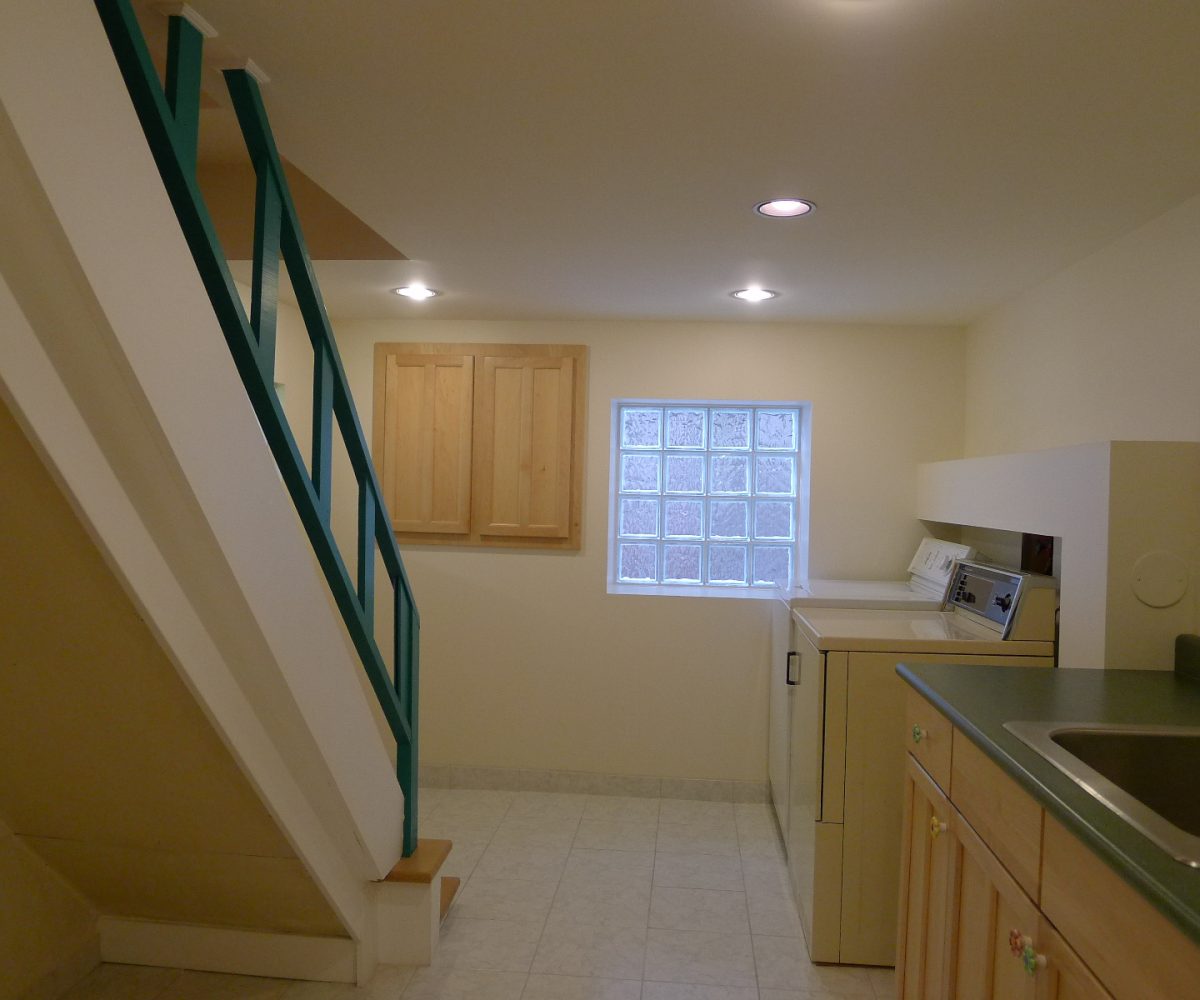 Ground Level - 3273 11th Avenue W, Vancouver BC V6K 2M9