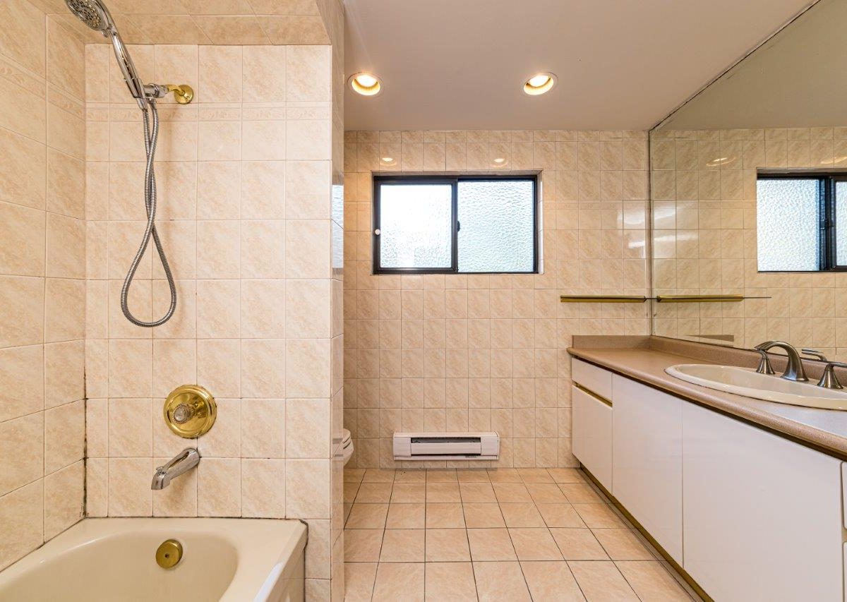 712 Anderson Crescent (Main Residence), West Vancouver, BC V7T 1S5