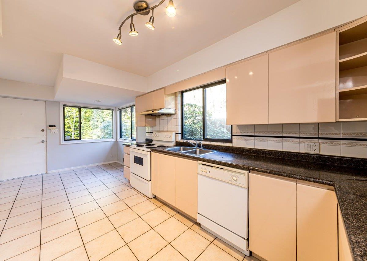 712 Anderson Crescent (Main Residence), West Vancouver, BC V7T 1S5