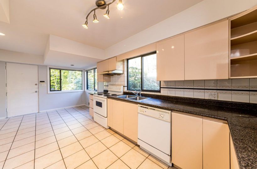 712 Anderson Crescent (Main Residence), West Vancouver, BC V7T 1S5