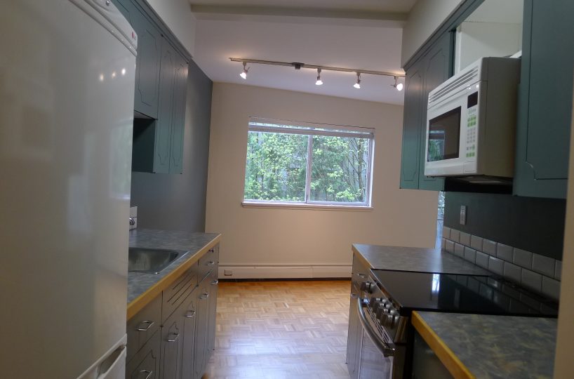 #305 – 1930 Marine Drive, West Vancouver V7V 1J8
