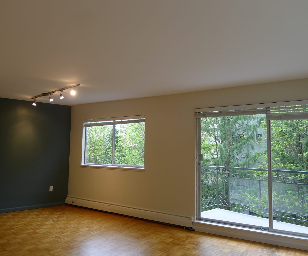 #305 – 1930 Marine Drive, West Vancouver V7V 1J8
