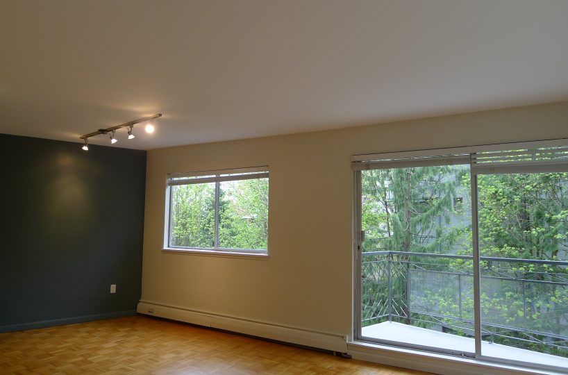 #305 – 1930 Marine Drive, West Vancouver V7V 1J8