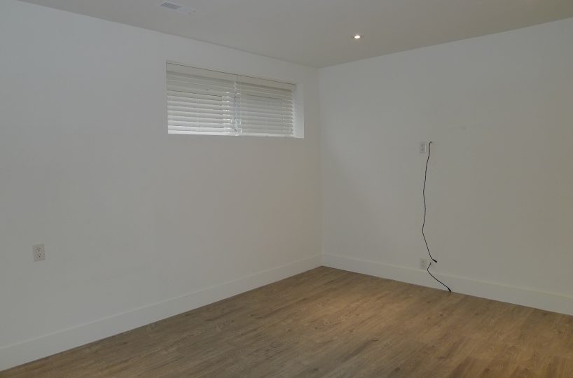 4377 Mountain Highway, North Vancouver, BC V7K 2K3