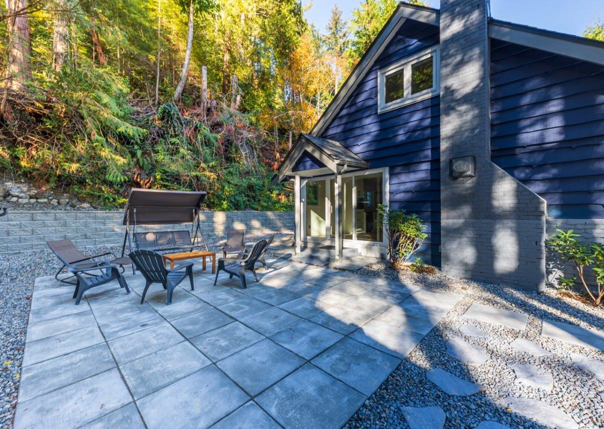 287 Rabbit Lane, West Vancouver, BC V7S 1J1