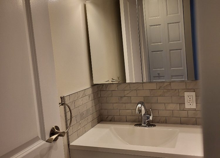 1706-2016 Fullerton Ave., North Vancouver, BC V7P 3E6