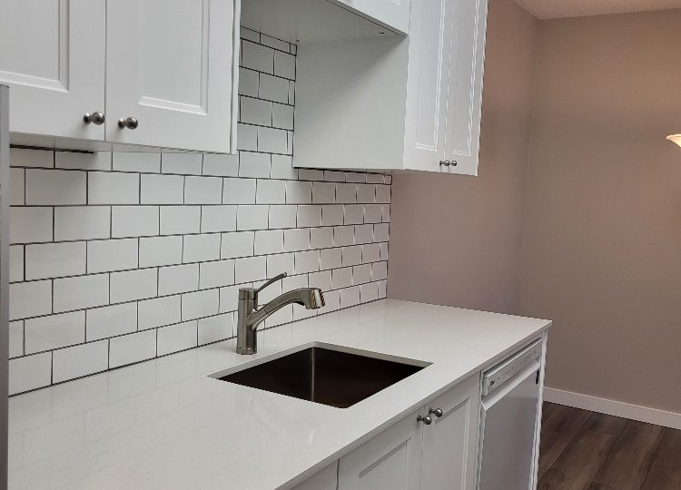 1706-2016 Fullerton Ave., North Vancouver, BC V7P 3E6