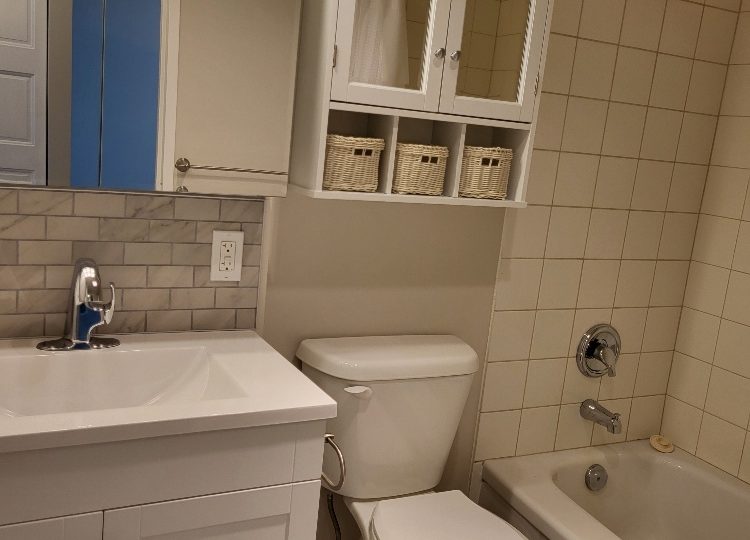 1706-2016 Fullerton Ave., North Vancouver, BC V7P 3E6