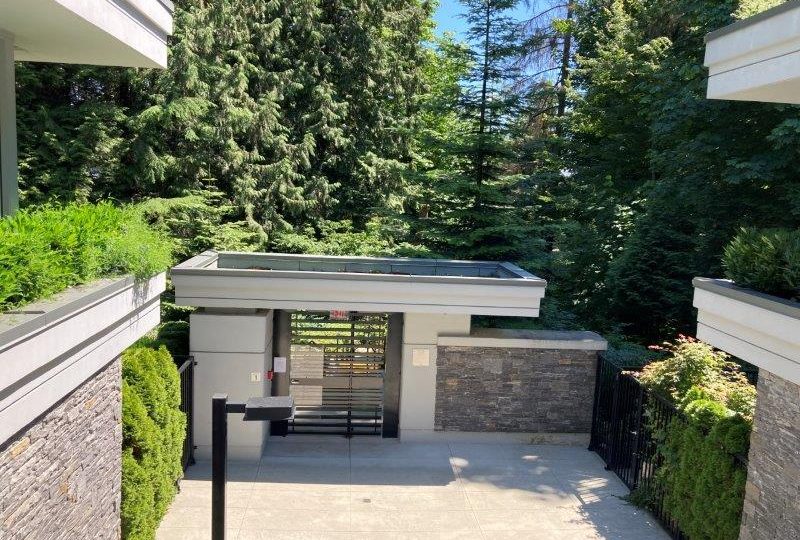 #201-988 Keith Road, West Vancouver V7T 1M3