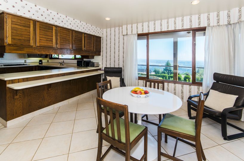 1170 Eyremount Drive, West Vancouver, BC V7S 2C5