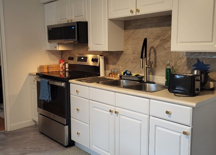 1370 -11th Street, West Vancouver, BC V7T 2M9-Ground Level