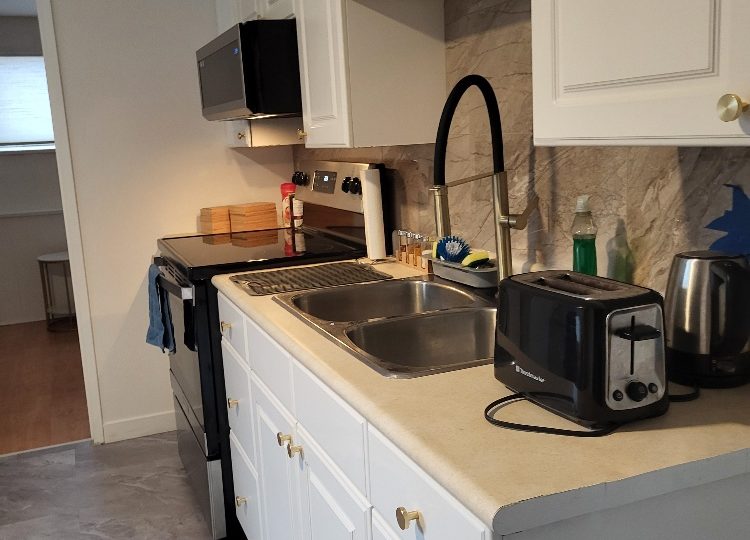 1370 -11th Street, West Vancouver, BC V7T 2M9-Ground Level