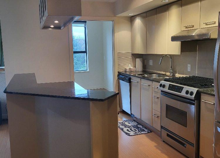501-683 Victoria Park W. North Vancouver, BC