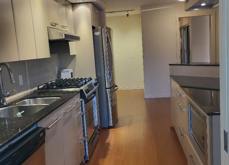 501-683 Victoria Park W. North Vancouver, BC