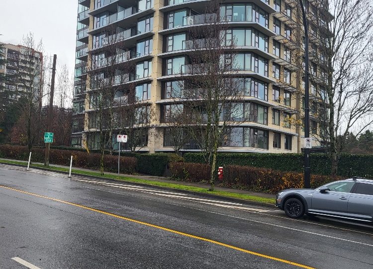 501-683 Victoria Park W. North Vancouver, BC