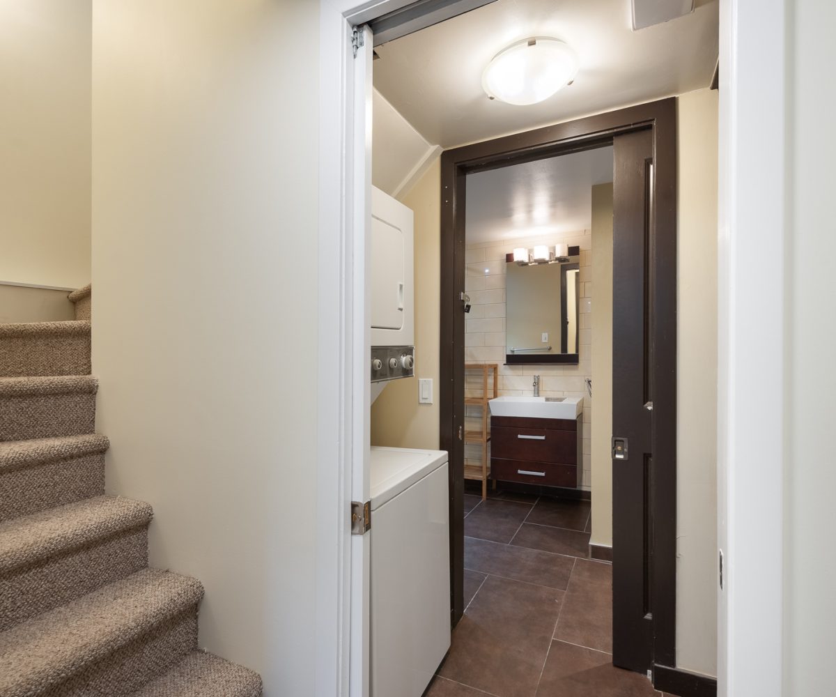 111 Kensington Road East., North Vancouver, BC V7N 1P2