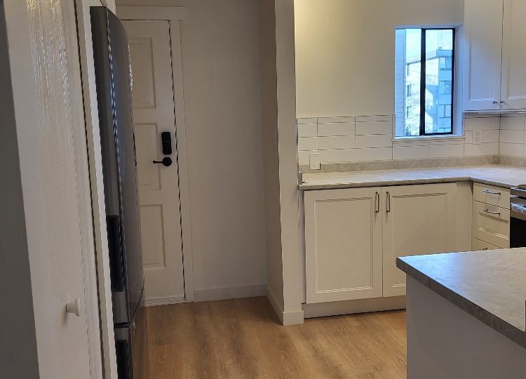 1363 Clyde Ave., West Vancouver, BC V7T 2W9