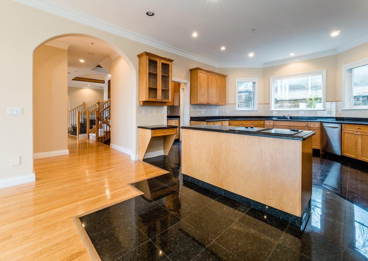 2326 Orchard Lane, West Vancouver V7V 4X6