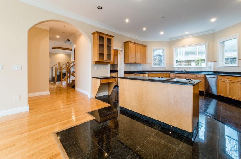 2326 Orchard Lane, West Vancouver V7V 4X6