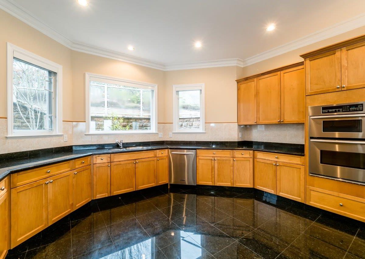2326 Orchard Lane, West Vancouver V7V 4X6
