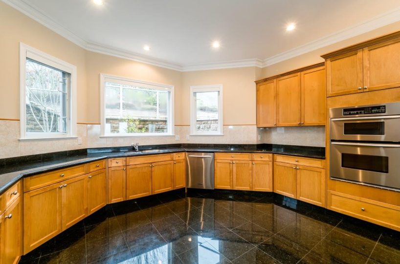 2326 Orchard Lane, West Vancouver V7V 4X6