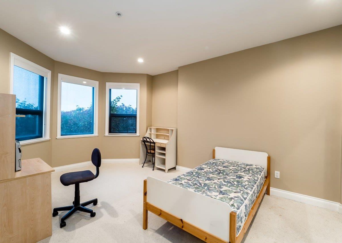 2326 Orchard Lane, West Vancouver V7V 4X6