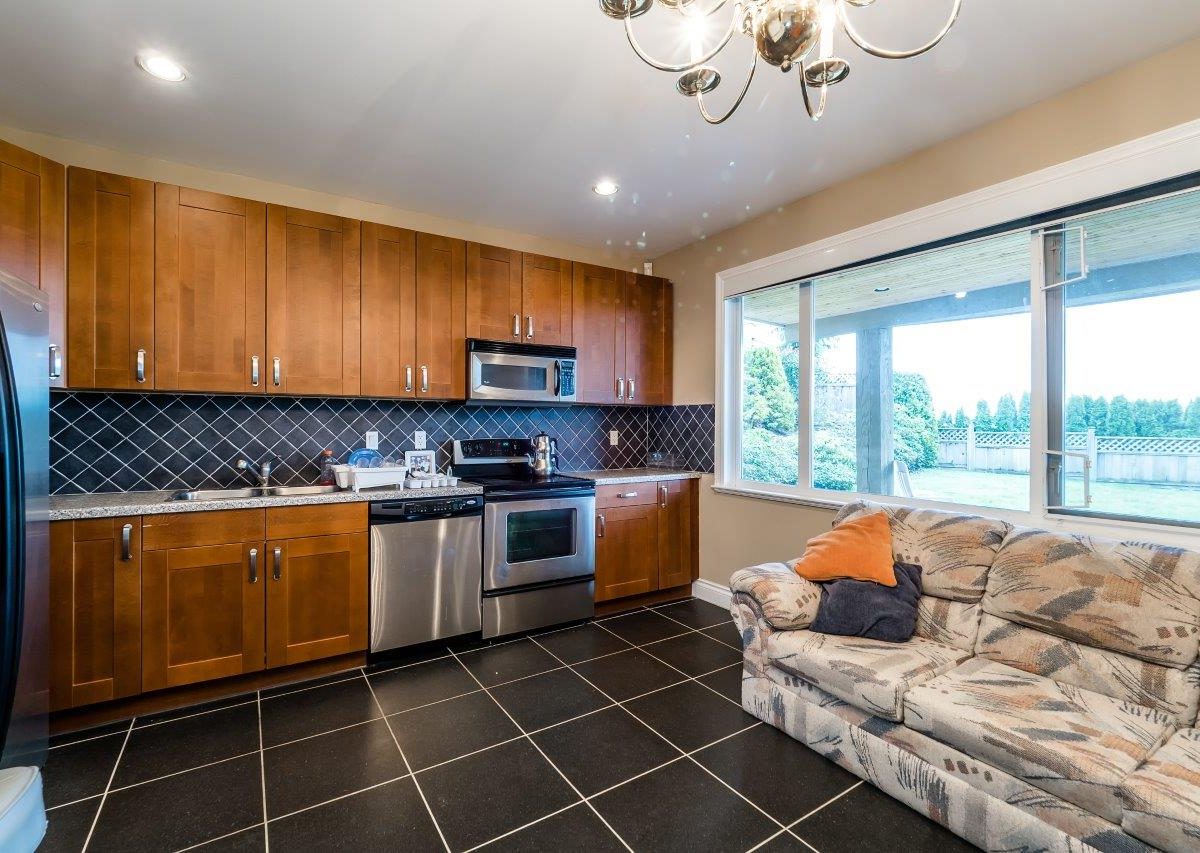 2326 Orchard Lane, West Vancouver V7V 4X6