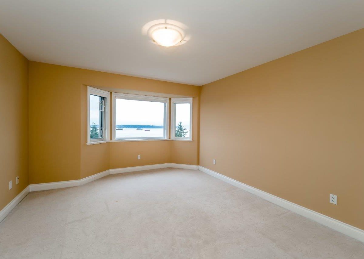 2326 Orchard Lane, West Vancouver V7V 4X6