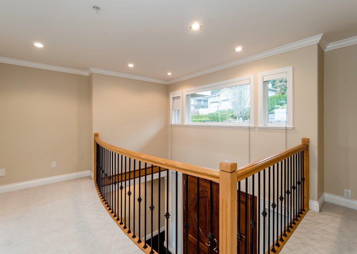2326 Orchard Lane, West Vancouver V7V 4X6