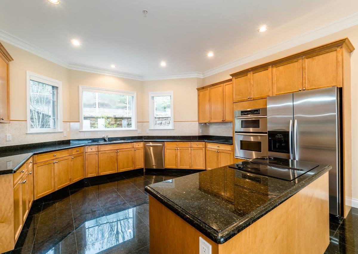2326 Orchard Lane, West Vancouver V7V 4X6