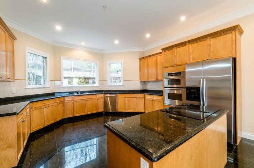 2326 Orchard Lane, West Vancouver V7V 4X6