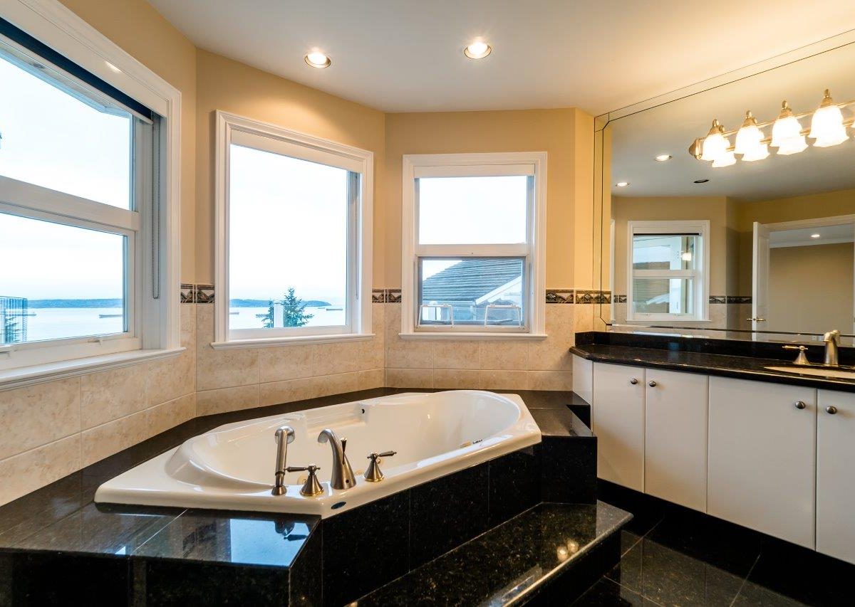 2326 Orchard Lane, West Vancouver V7V 4X6