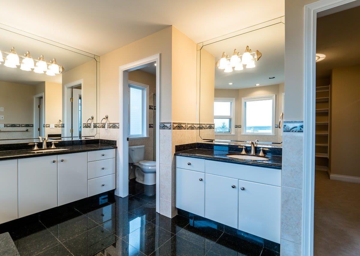 2326 Orchard Lane, West Vancouver V7V 4X6