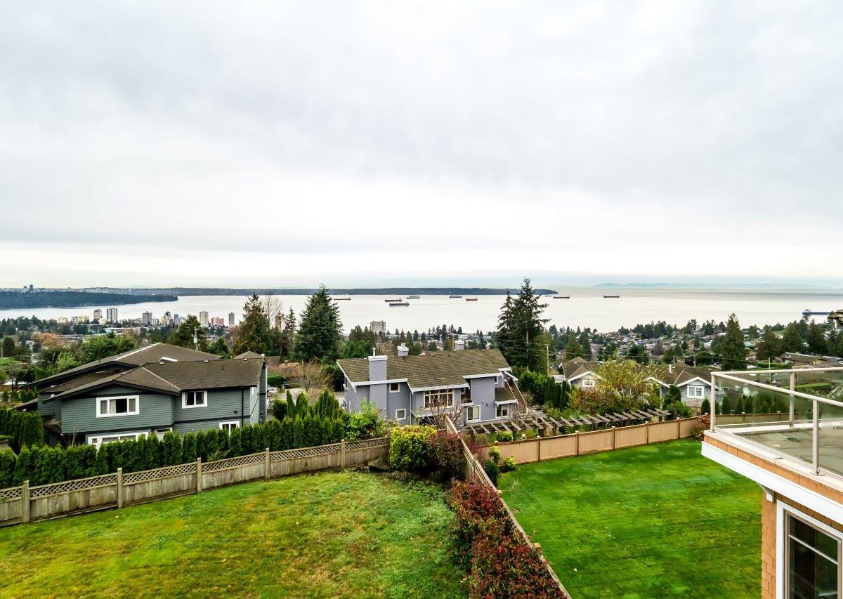 2326 Orchard Lane, West Vancouver V7V 4X6