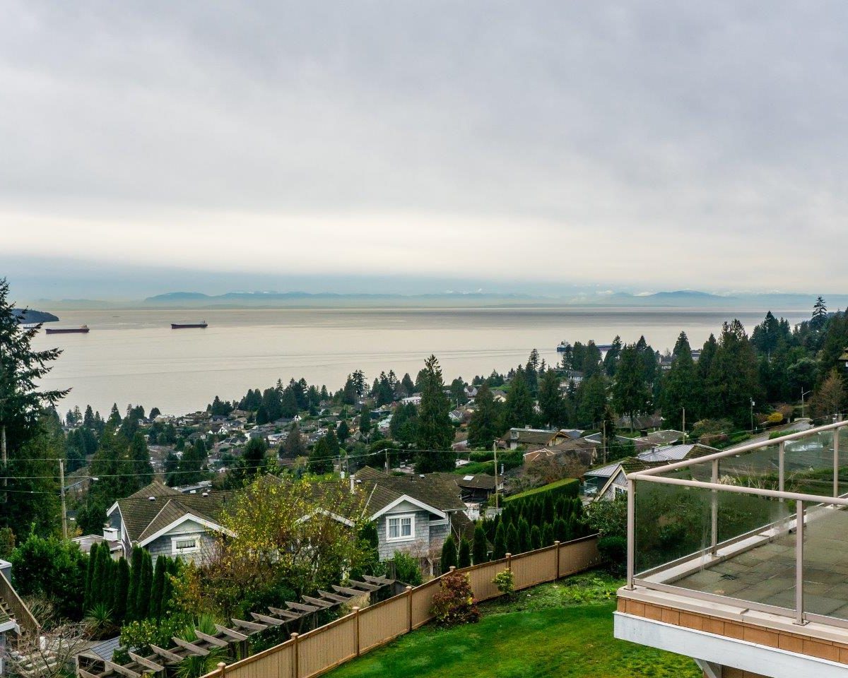 2326 Orchard Lane, West Vancouver V7V 4X6