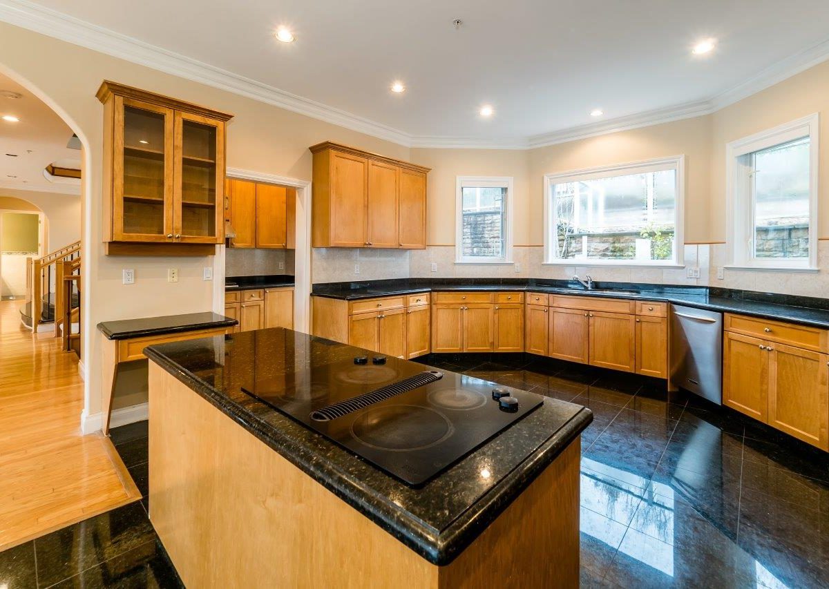 2326 Orchard Lane, West Vancouver V7V 4X6