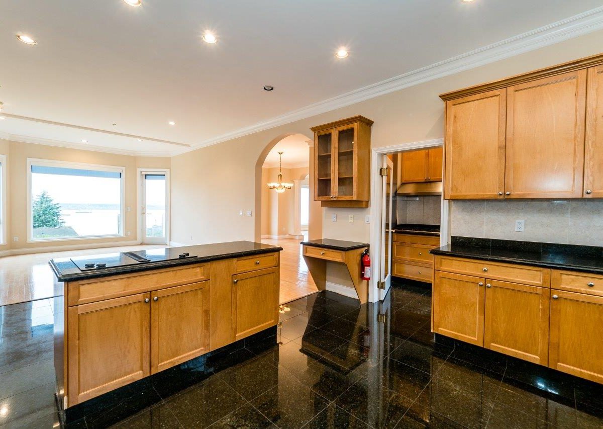 2326 Orchard Lane, West Vancouver V7V 4X6