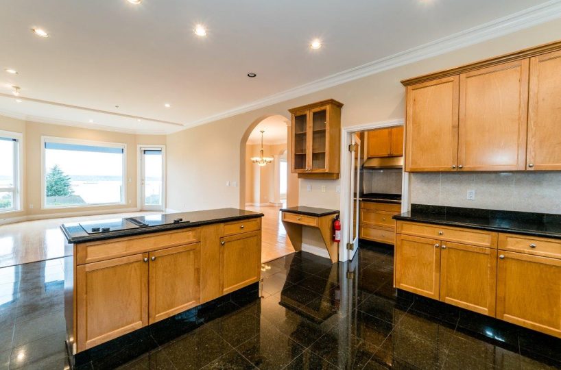 2326 Orchard Lane, West Vancouver V7V 4X6