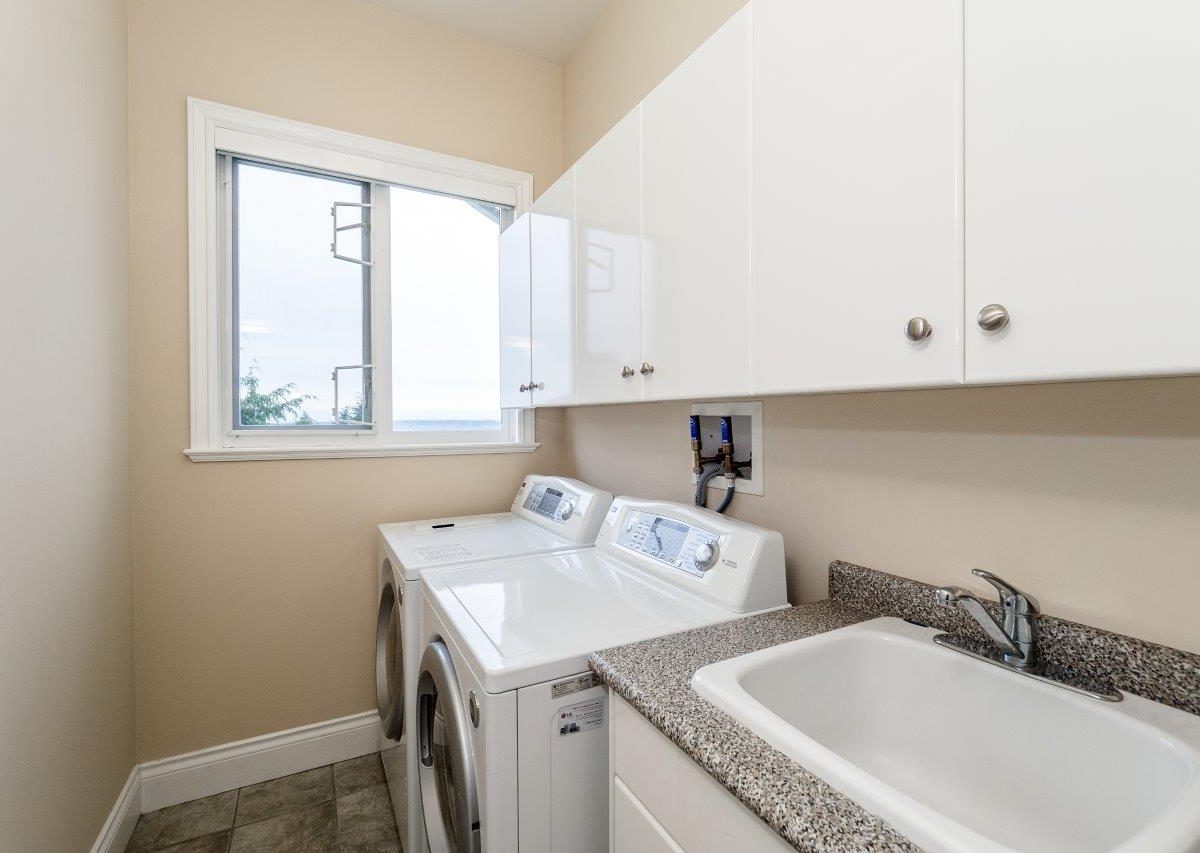 2326 Orchard Lane, West Vancouver V7V 4X6