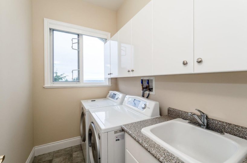 2326 Orchard Lane, West Vancouver V7V 4X6