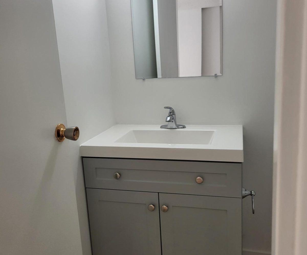 712 - 2016 Fullerton Ave., North Vancouver, BC