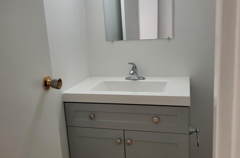 712 - 2016 Fullerton Ave., North Vancouver, BC