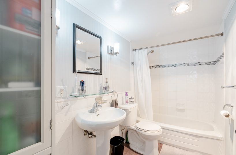 303-2004 Fullerton Ave., North Vancouver, BC