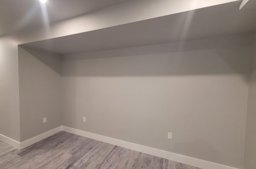 Garden Level Suite – 5592 Nuthatch Place, North Vancouver, BC V7R 4R8