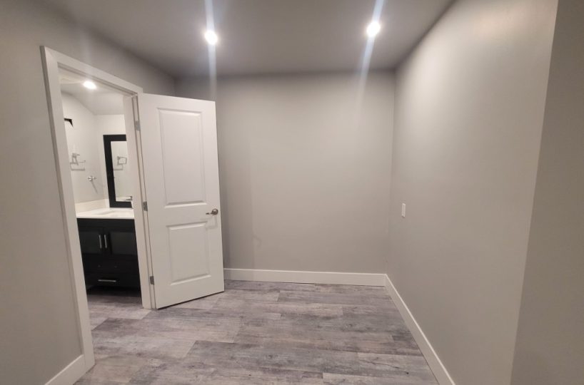 Garden Level Suite – 5592 Nuthatch Place, North Vancouver, BC V7R 4R8