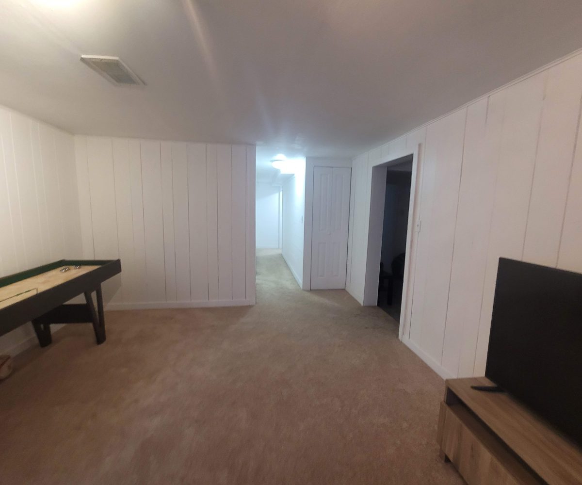 702 5th Street E, North Vancouver BC V7L 1M9